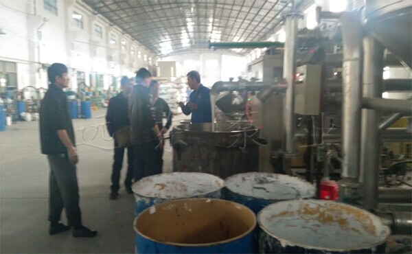 恒盛膠業總工與我公司工程師現場交流 恒盛膠業總工與我公司工程師現場交流